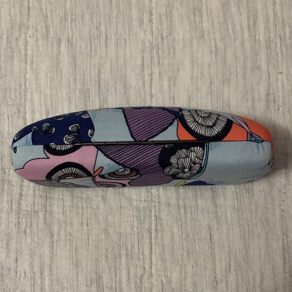 Vera Bradley Butterfly Design Hard Shell Eye Glasses Case - Picture 4 of 8